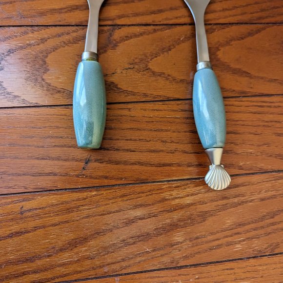Stainless Steel 2005 Serving Set Spoon & Salad Fork Green Base w/Shell Accent - Picture 2 of 6